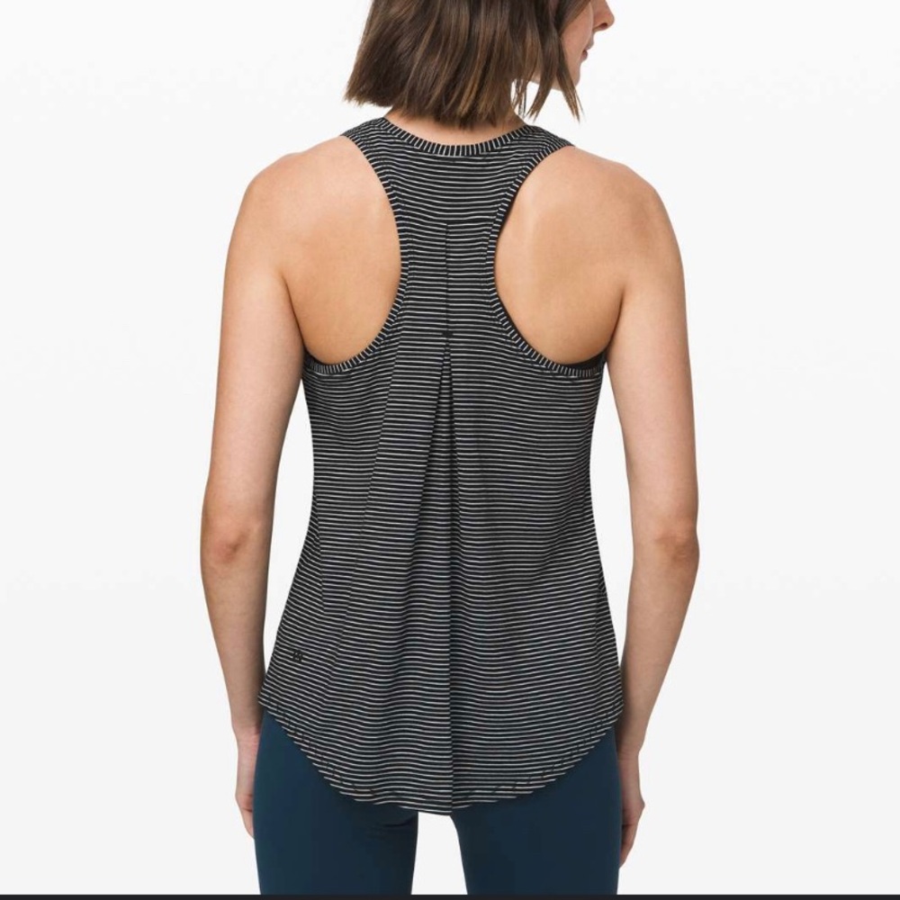 Lululemon Love Tank ~ White Striped, Size 12. (LBB91)